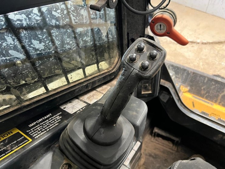 2015-deere-333g-image-26