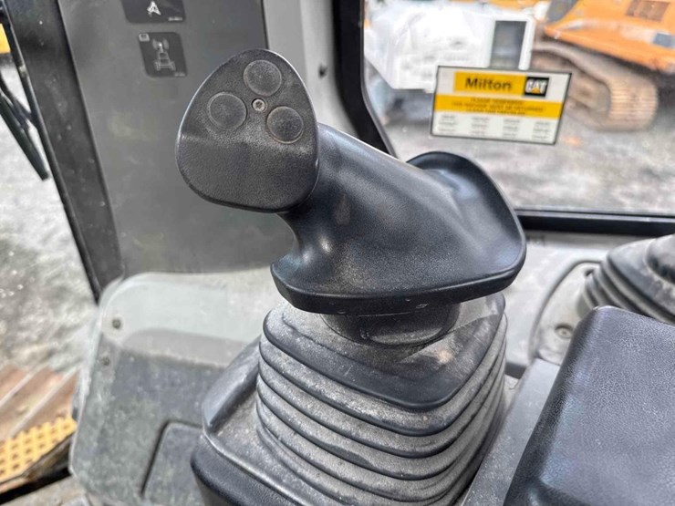 2011-caterpillar-d7e-image-27