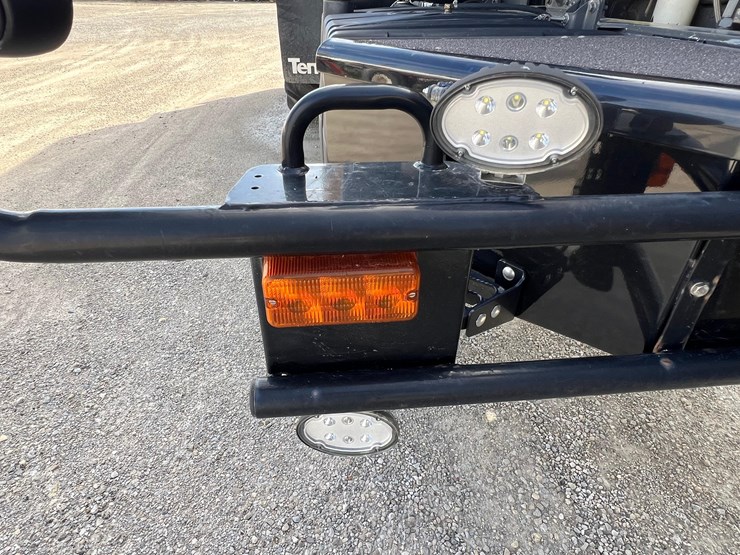 2019-terragator-7300-spinner-truck-image-21