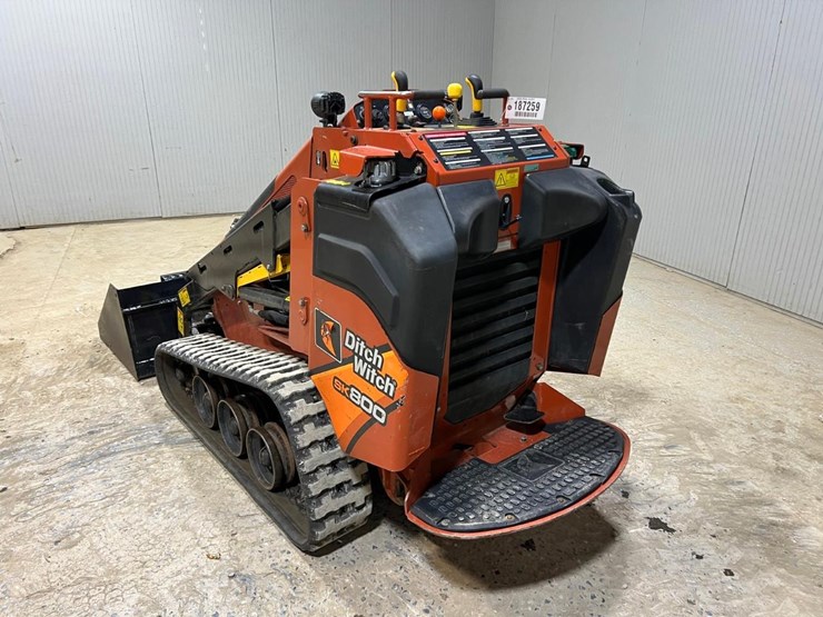 2017-ditch-witch-sk800-image-3