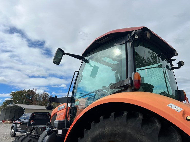 2017-kubota-m7-151-premium-image-15