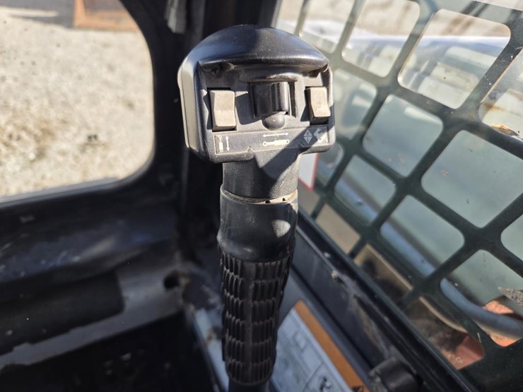 2003-bobcat-s160-image-39