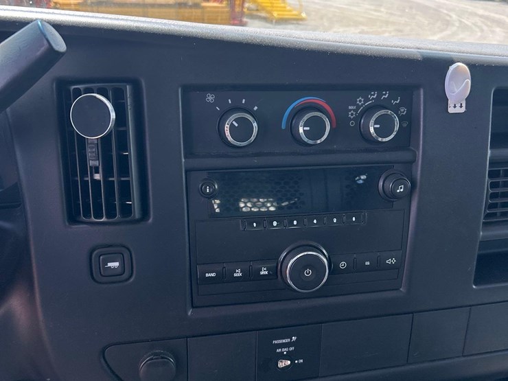 2010-chevy-express-van-image-14