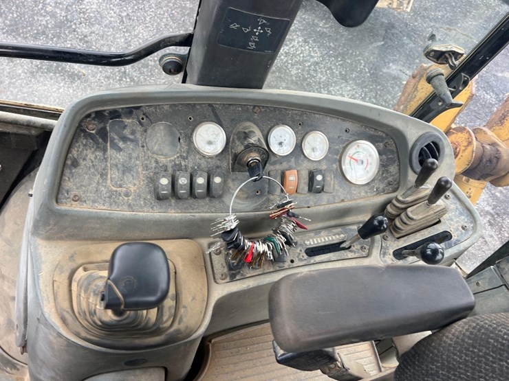 2001-caterpillar-420d-image-33