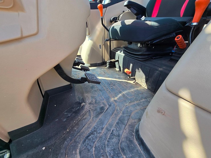 2025-mahindra-6075-image-50