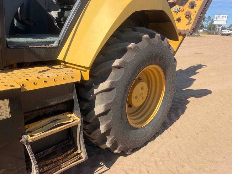 2020-caterpillar-416-image-17