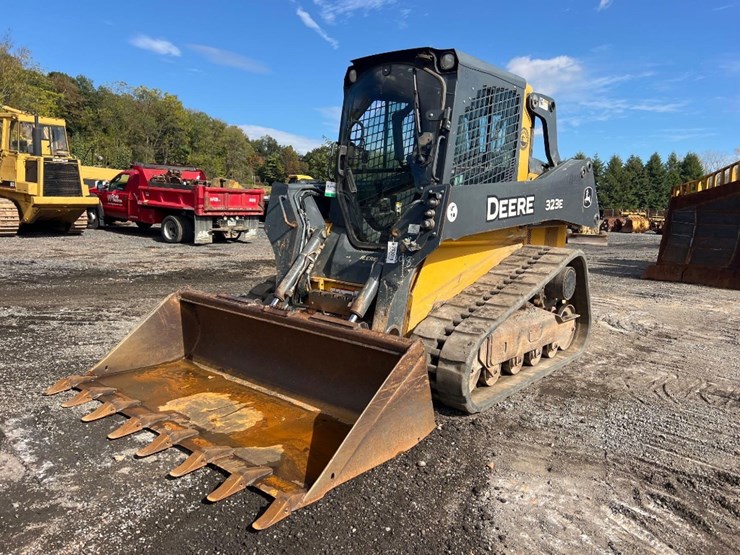 2016-deere-323e-image-8