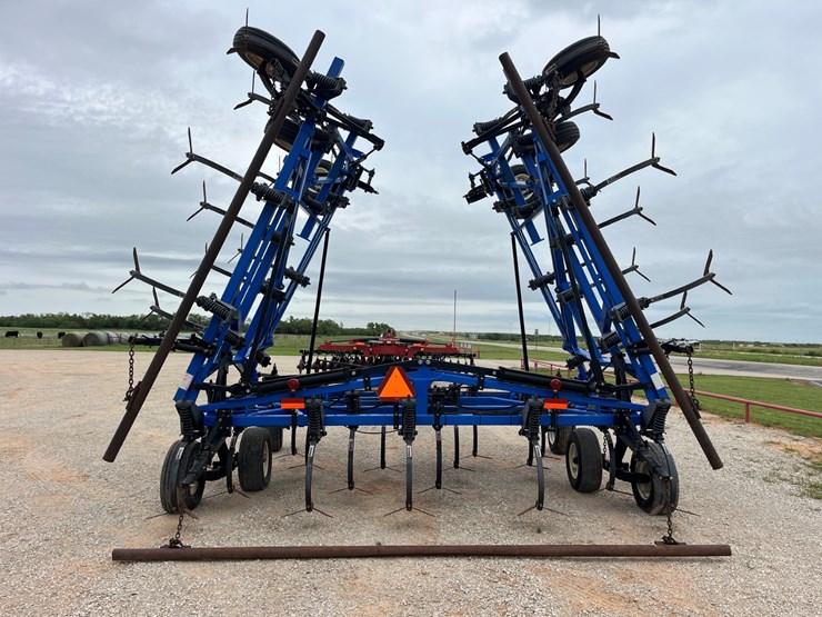 2015-new-holland-st830-image-17