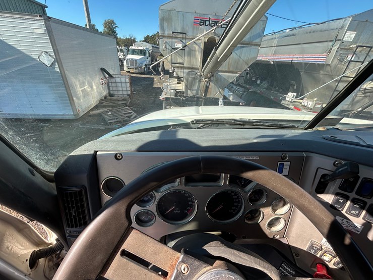 2011-mack-tender-truck-w/adams-rear-discharge-bed-auger-image-69