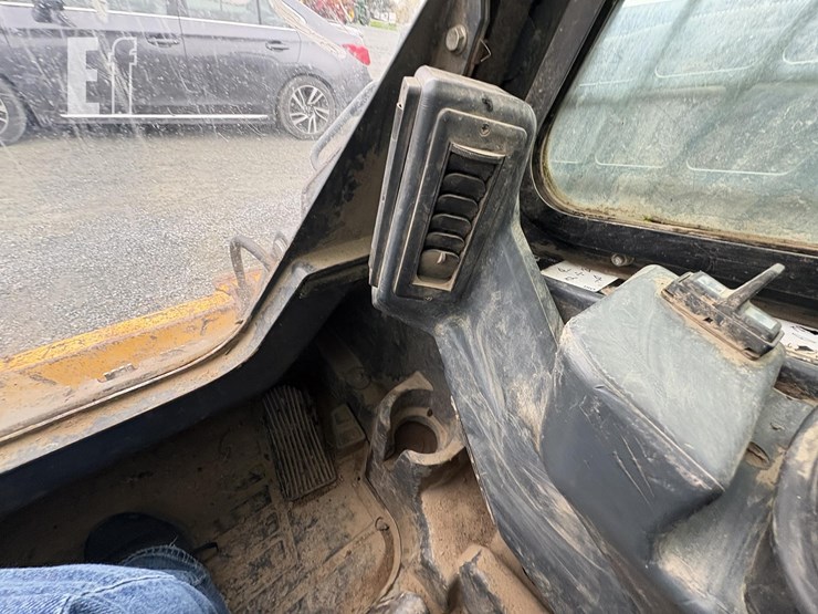 2017-deere-333g-image-17