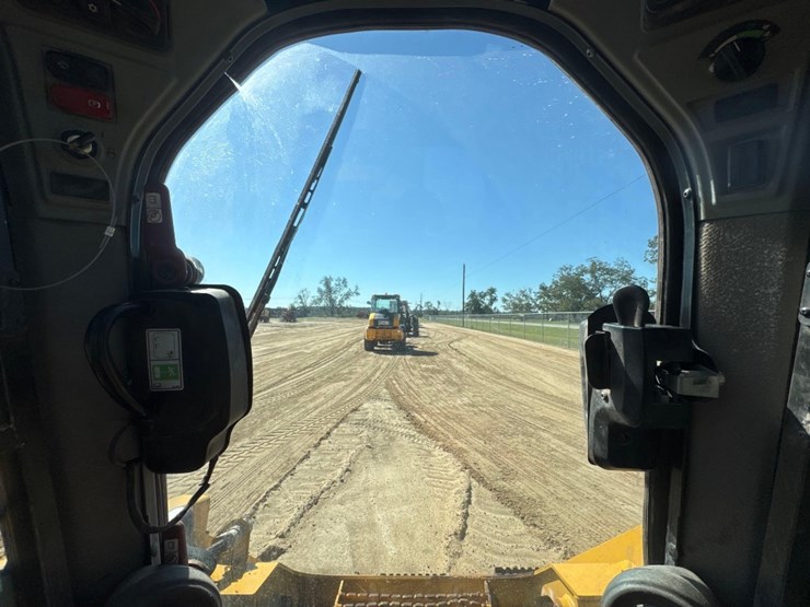 2022-caterpillar-246d3-image-21