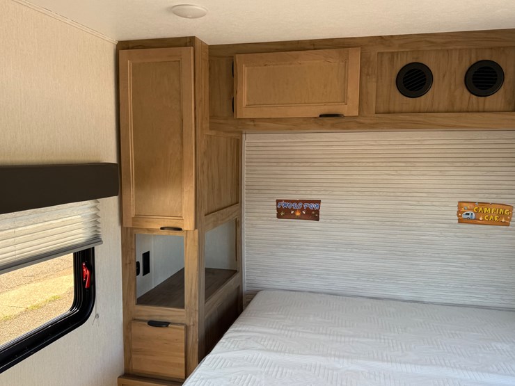 #6895-•-2024-forrest-river-timberwolf-mini-loft-camper-image-41