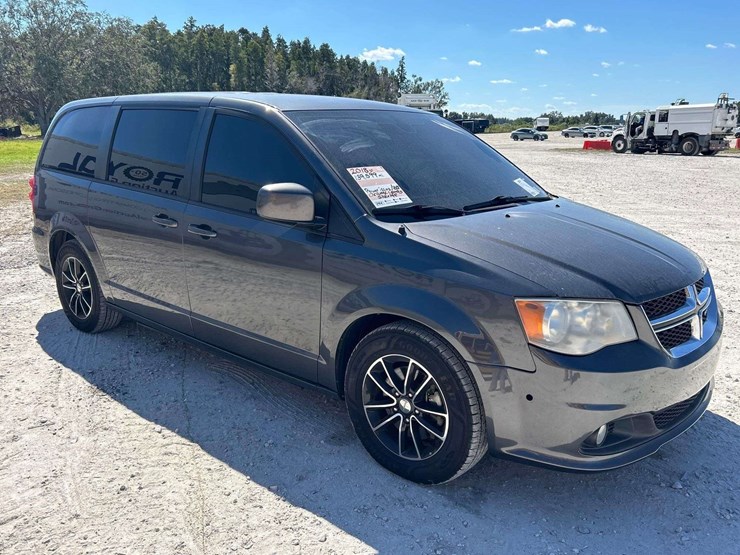 2018-dodge-grand-caravan-se-image-2