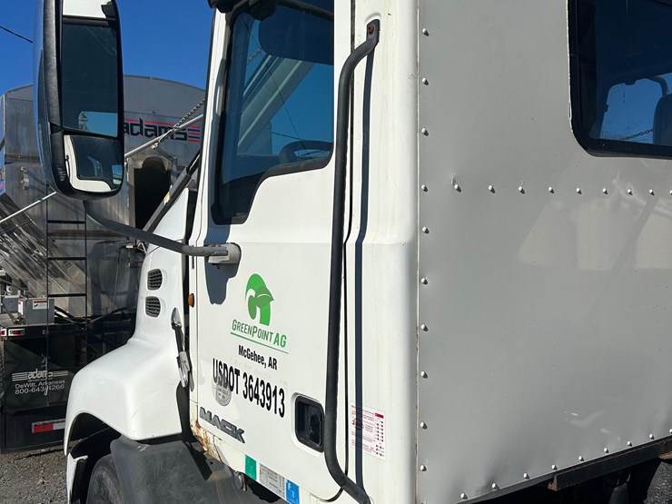 2011-mack-tender-truck-w/adams-rear-discharge-bed-auger-image-58