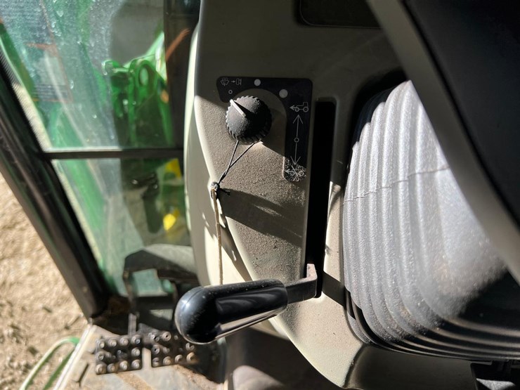 2020-john-deere-3046r-image-28