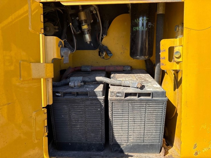 2006-deere-650j-xlt-image-24