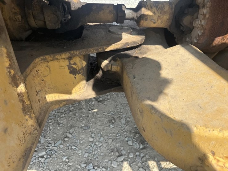 caterpillar-936-image-28