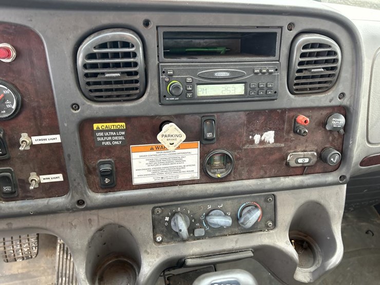 #5016-•-2008-freightliner-business-class-m2-cab-chassis-image-46