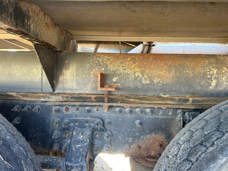 2011-mack-tender-truck-w/adams-rear-discharge-bed-auger-image-44