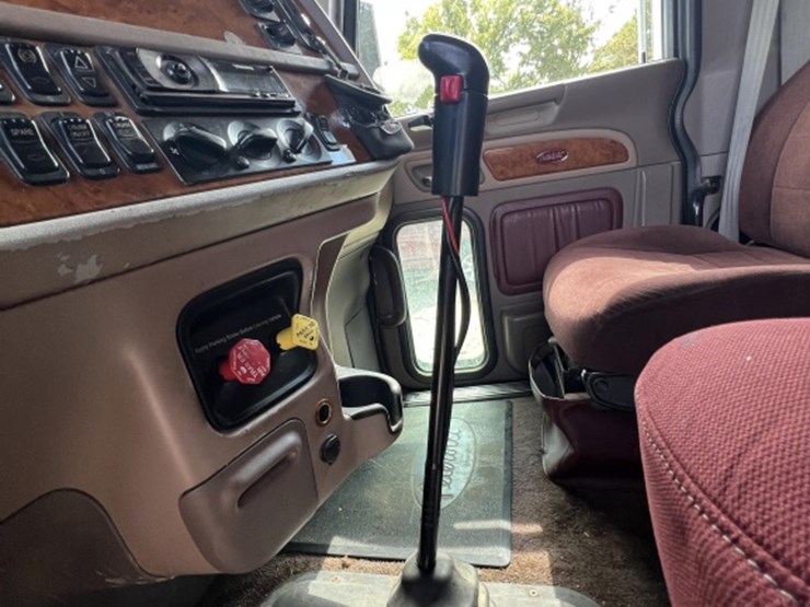 2007-peterbilt-379exhd-image-13