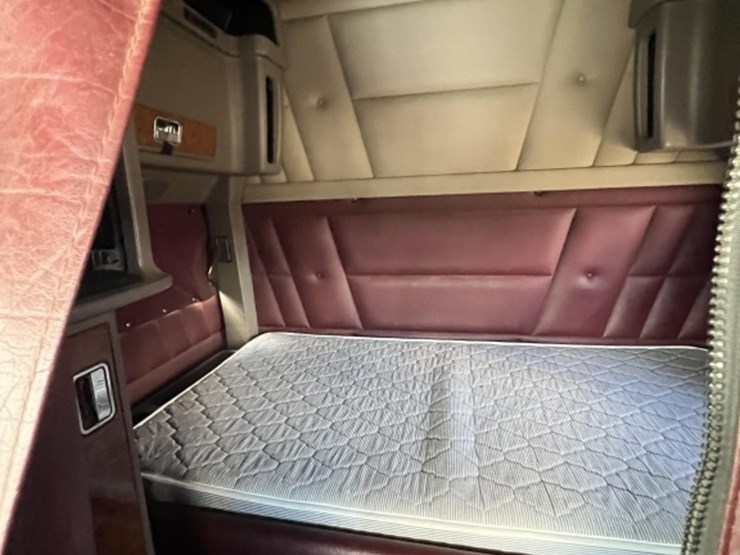 2007-peterbilt-379exhd-image-17