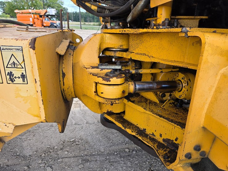 2003-volvo-a40d-image-11