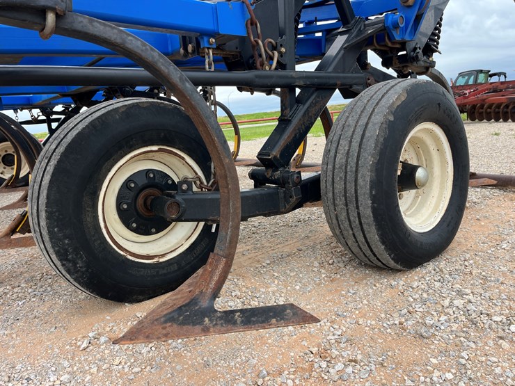 2015-new-holland-st830-image-23