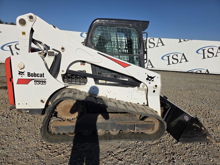 2019-bobcat-t740-image-6