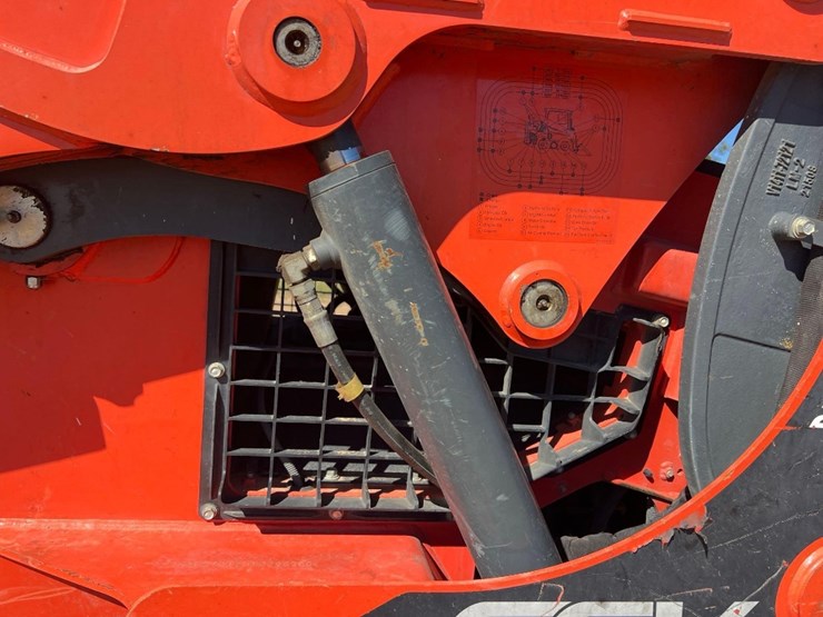 2021-kubota-ssv75-image-18