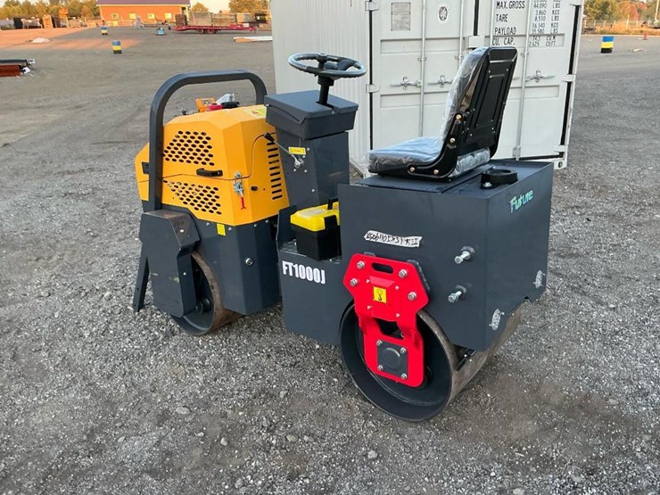 #1250-•-unused-future-ft1000-ride-on-roller-image-3