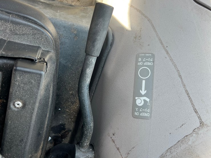 2017-kubota-m7-151-premium-image-47