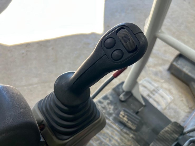 takeuchi-tb240-image-31