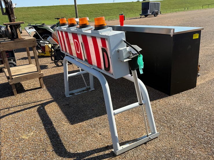 #6933-•-headache-rack-with-wide-load-warning-lights-image-3