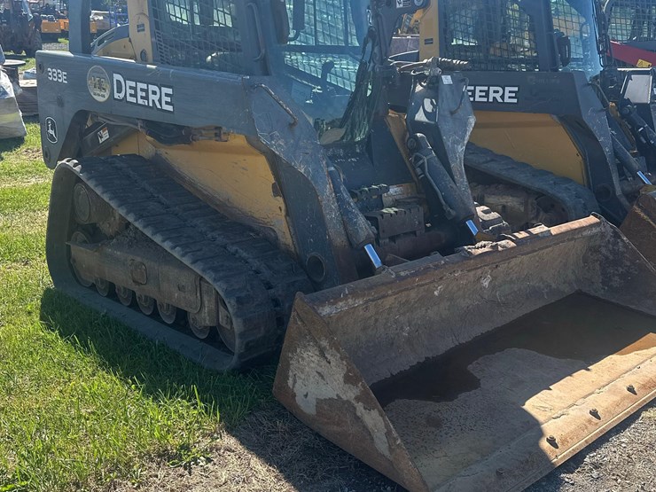 deere-333e-image-2