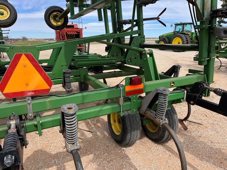 2009-john-deere-2410-image-13