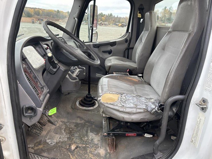 #5016-•-2008-freightliner-business-class-m2-cab-chassis-image-41