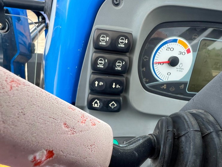 2019-new-holland-workmaster-95-image-16