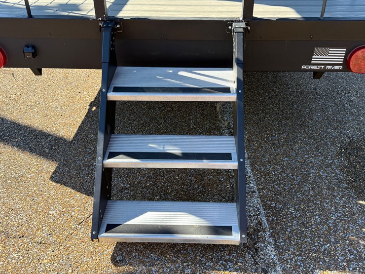 #6895-•-2024-forrest-river-timberwolf-mini-loft-camper-image-10