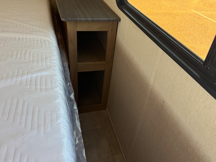 #6895-•-2024-forrest-river-timberwolf-mini-loft-camper-image-45