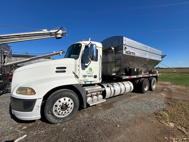 2011-mack-tender-truck-w/adams-rear-discharge-bed-auger-image-27