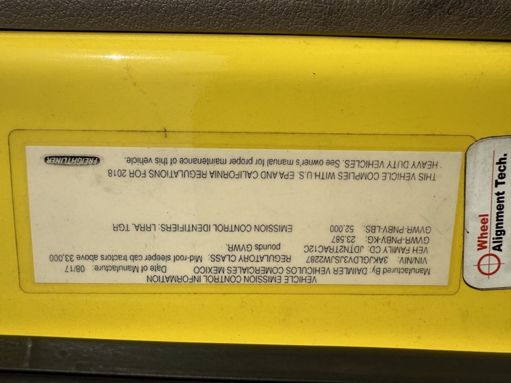 #2881-•-2018-freightliner-ca125slp-mid-roof-sleeper-truck-image-6