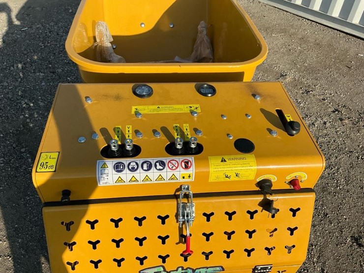 #1260-•-unused-future-ftx1200-tracked-mud-buggy-concrete-buggy-image-11