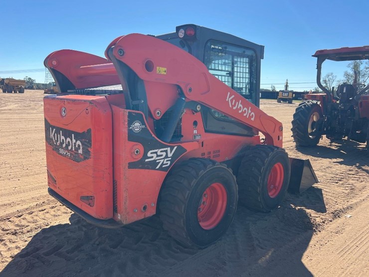 2021-kubota-ssv75-image-4