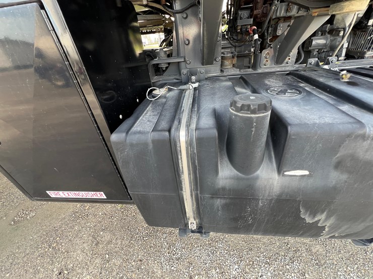 2019-terragator-7300-spinner-truck-image-27