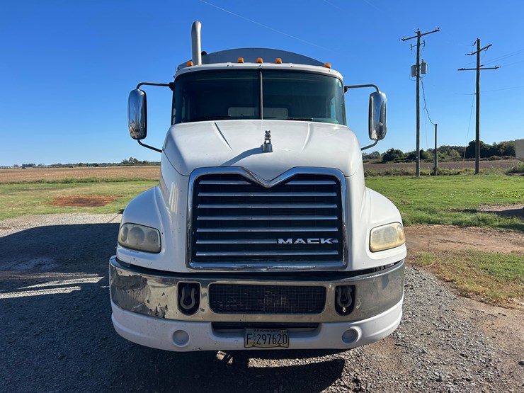 2011-mack-tender-truck-w/adams-rear-discharge-bed-auger-image-94
