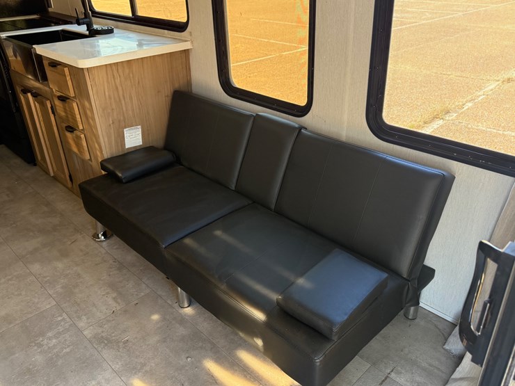 #6895-•-2024-forrest-river-timberwolf-mini-loft-camper-image-18