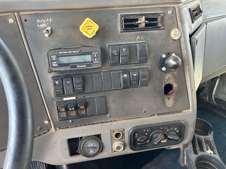 2002-western-star-4900-image-14