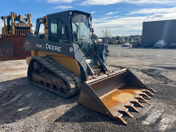 2016-deere-323e-image-6