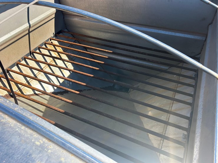 2011-mack-tender-truck-w/adams-rear-discharge-bed-auger-image-46