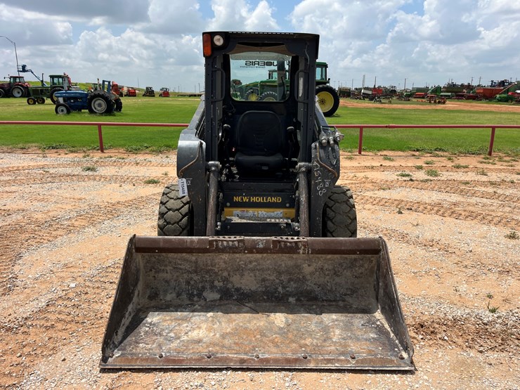 2016-new-holland-l218-image-4